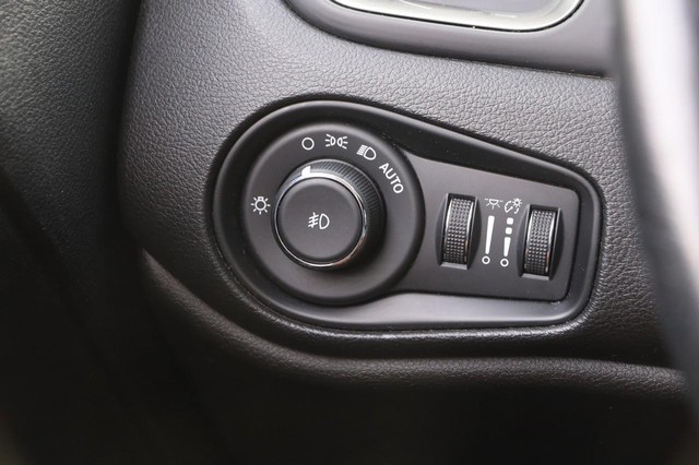 Jeep Renegade Vehicle Image 19