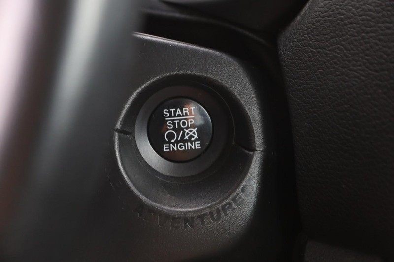 Jeep Renegade Vehicle Image 14