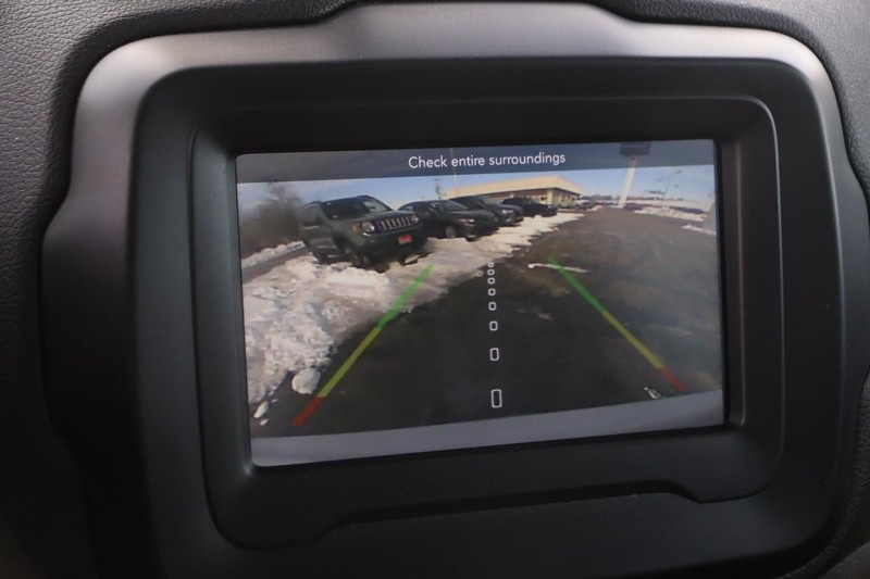 Jeep Renegade Vehicle Image 16