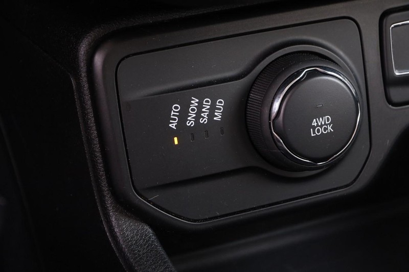 Jeep Renegade Vehicle Image 18