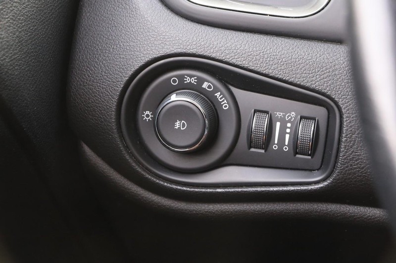 Jeep Renegade Vehicle Image 19