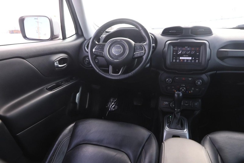 Jeep Renegade Vehicle Image 21