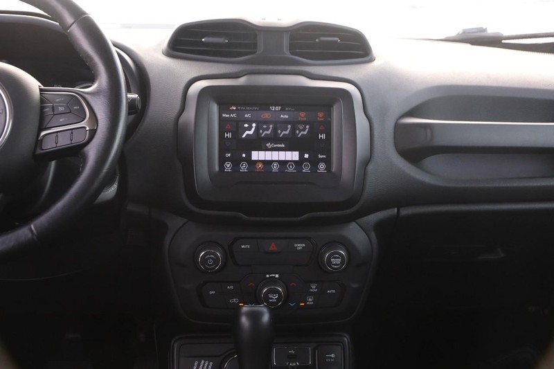 Jeep Renegade Vehicle Image 22