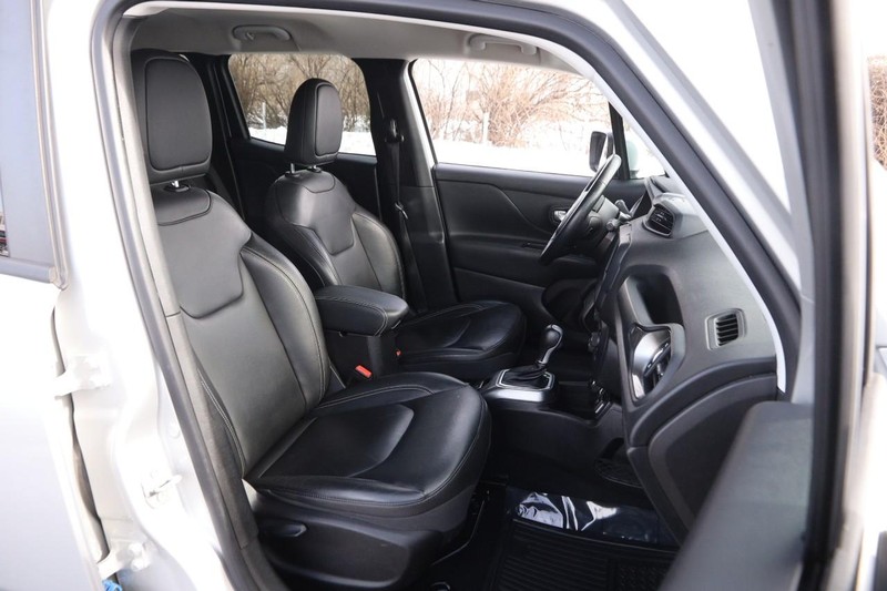 Jeep Renegade Vehicle Image 25