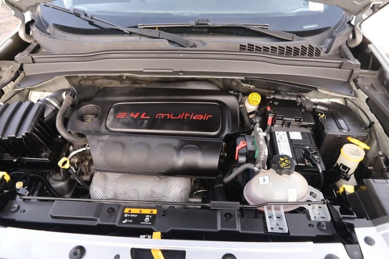 Jeep Renegade Vehicle Image 26