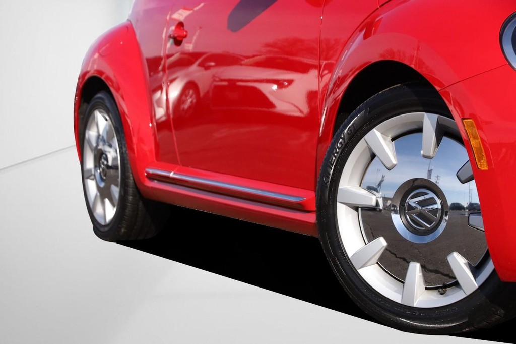 Volkswagen Beetle Convertible Vehicle Full-screen Gallery Image 3