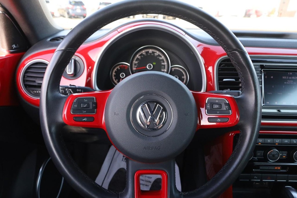 Volkswagen Beetle Convertible Vehicle Full-screen Gallery Image 10