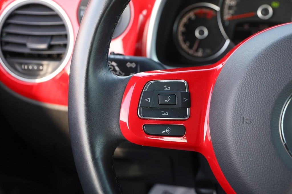 Volkswagen Beetle Convertible Vehicle Full-screen Gallery Image 11