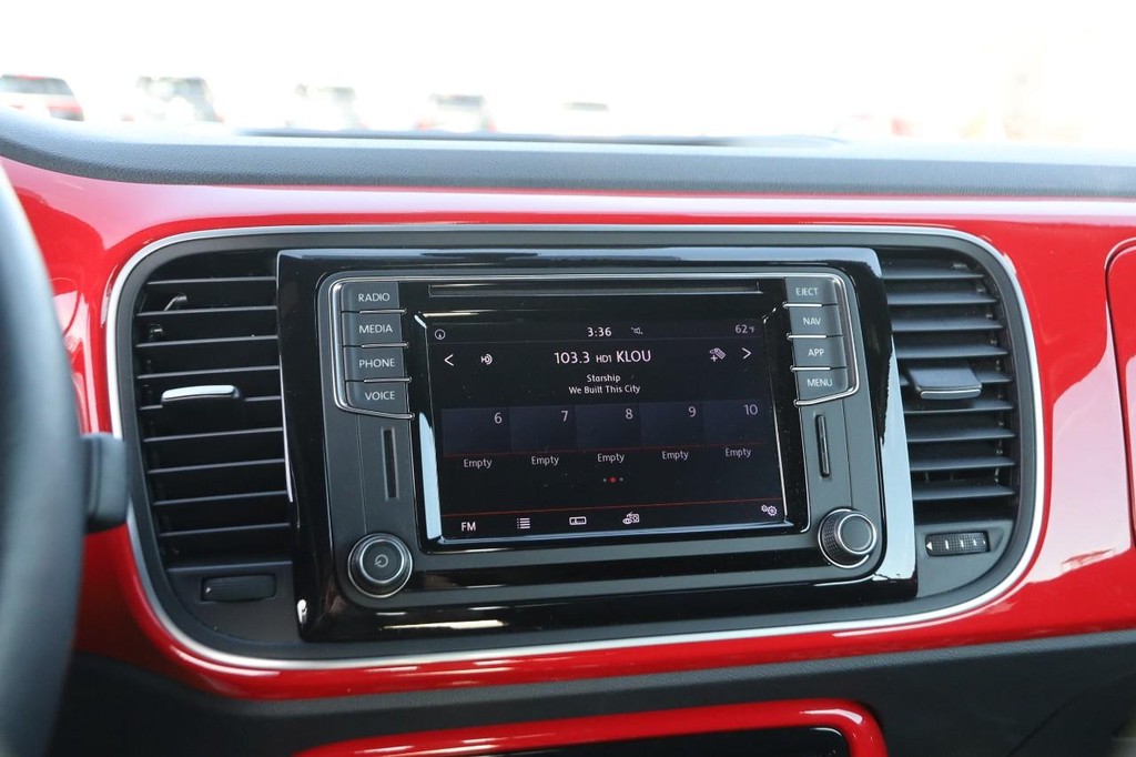 Volkswagen Beetle Convertible Vehicle Full-screen Gallery Image 15