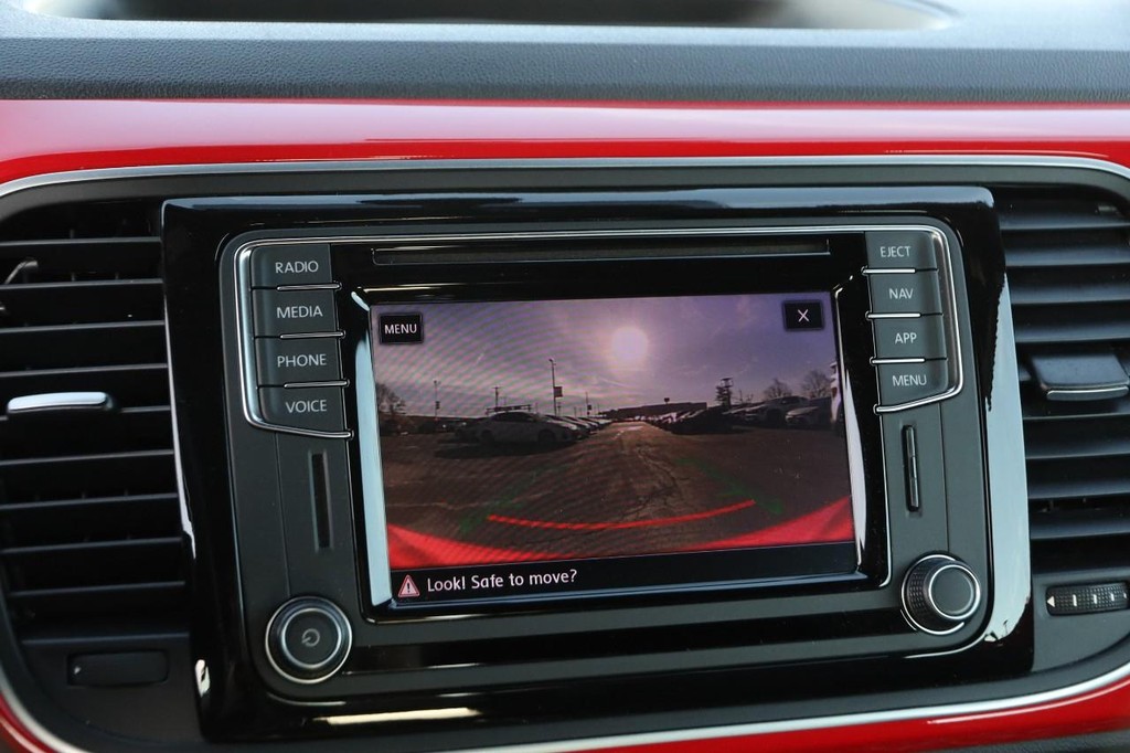 Volkswagen Beetle Convertible Vehicle Full-screen Gallery Image 16