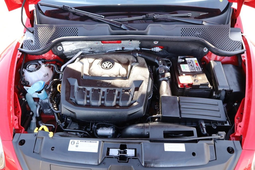 Volkswagen Beetle Convertible Vehicle Full-screen Gallery Image 22