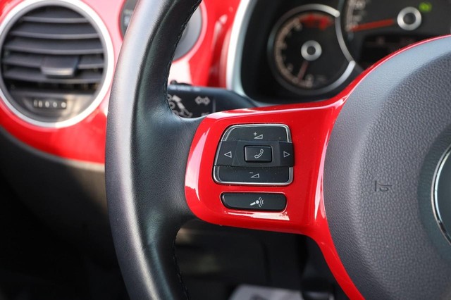 Volkswagen Beetle Convertible Vehicle Image 11