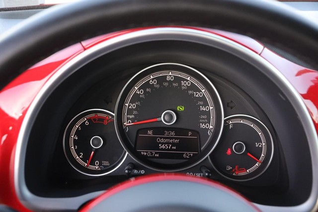 Volkswagen Beetle Convertible Vehicle Image 13