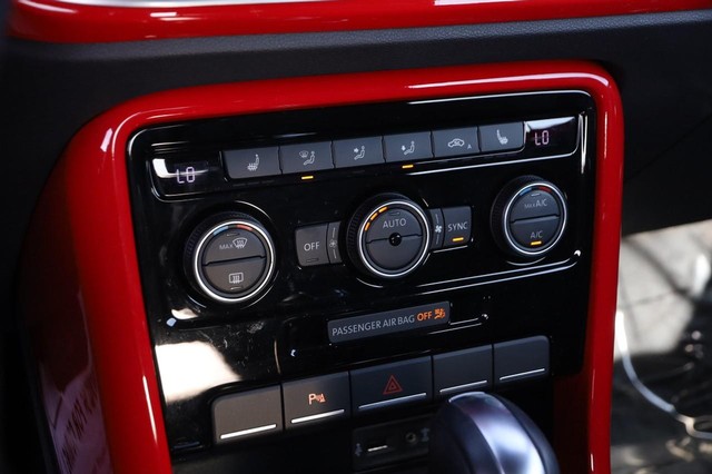 Volkswagen Beetle Convertible Vehicle Image 17