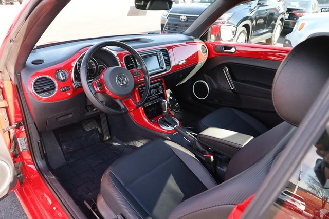 Volkswagen Beetle Convertible Vehicle Image 19