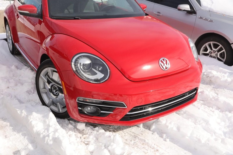 Volkswagen Beetle Convertible Vehicle Image 02