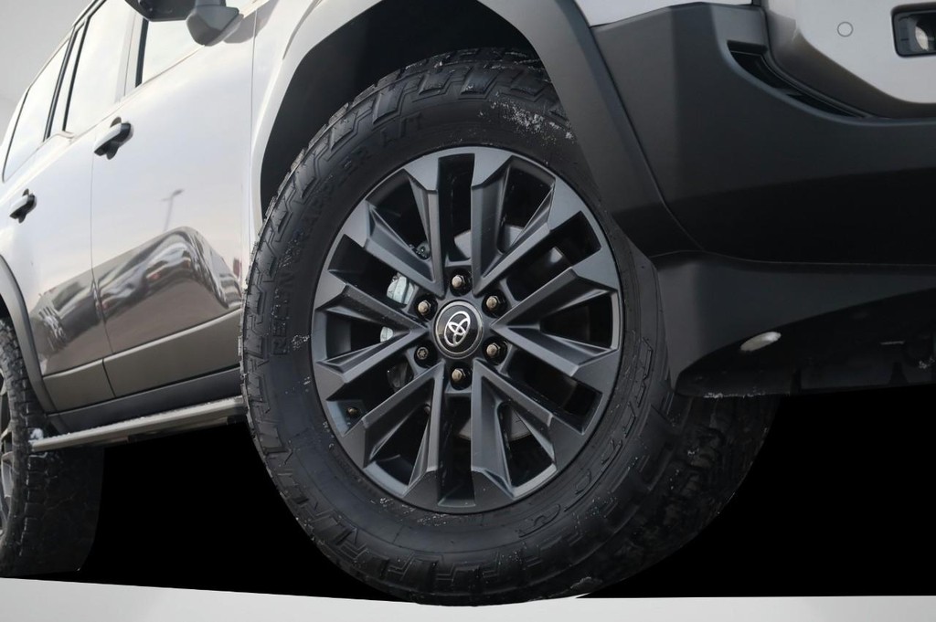 Toyota Land Cruiser Vehicle Full-screen Gallery Image 3