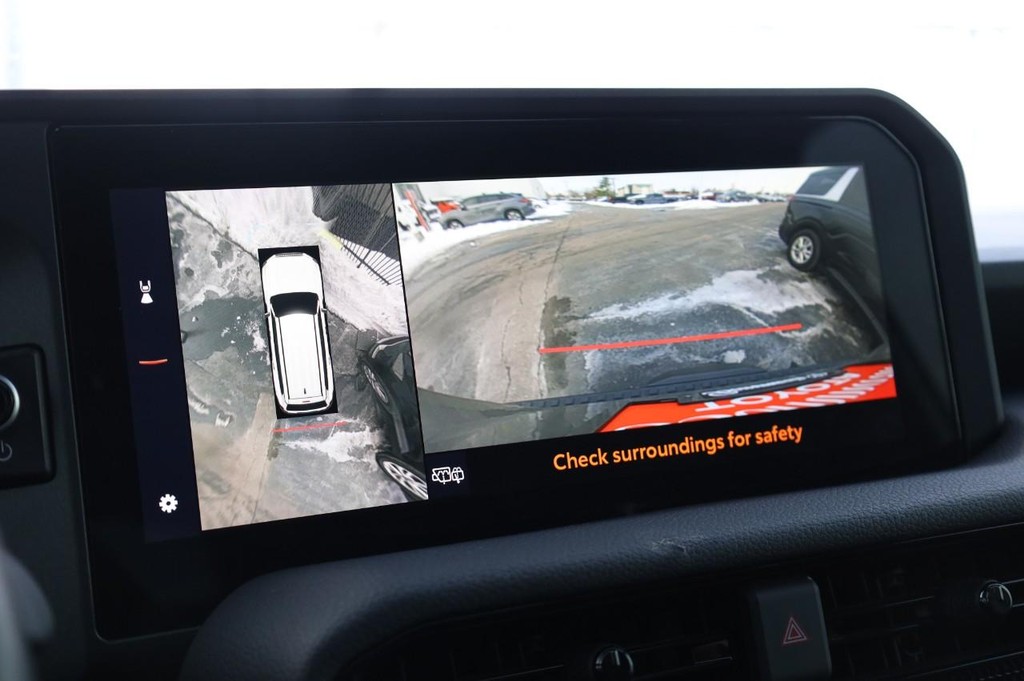 Toyota Land Cruiser Vehicle Full-screen Gallery Image 13