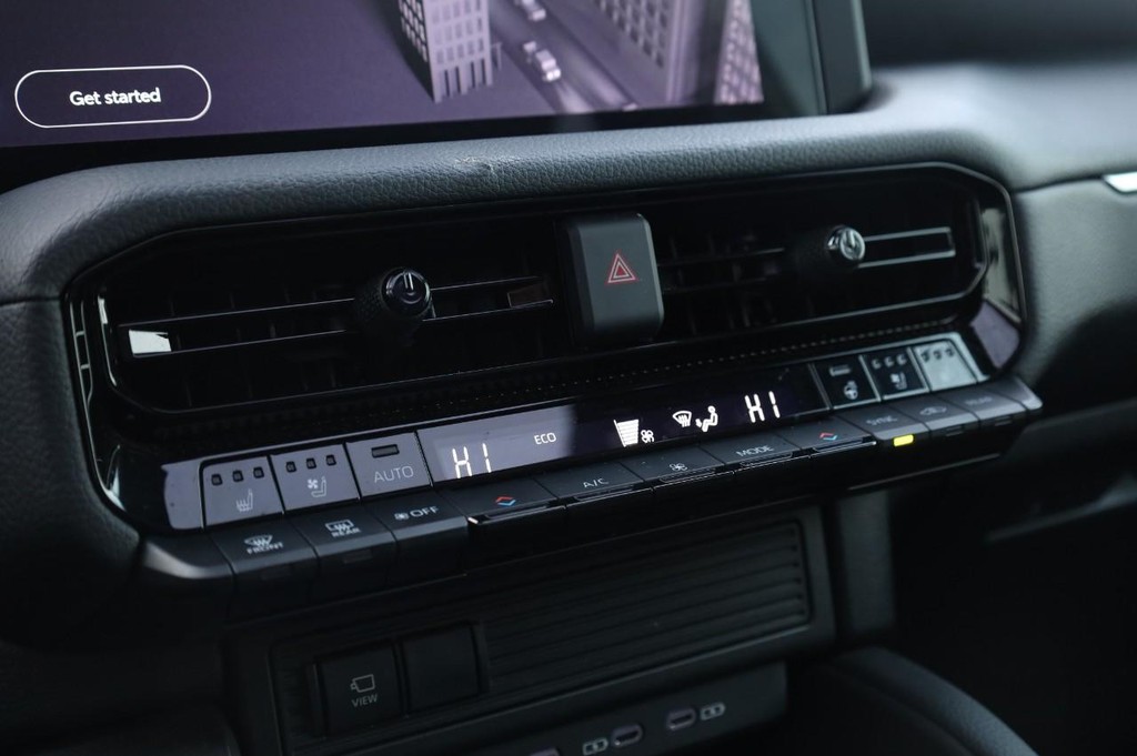 Toyota Land Cruiser Vehicle Full-screen Gallery Image 14