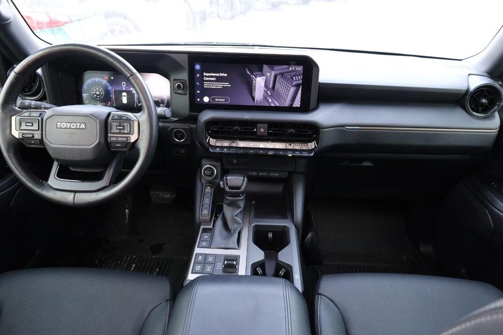 Toyota Land Cruiser Vehicle Full-screen Gallery Image 22