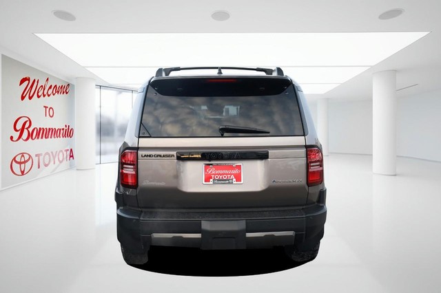 Toyota Land Cruiser Vehicle Image 06