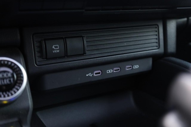 Toyota Land Cruiser Vehicle Image 15