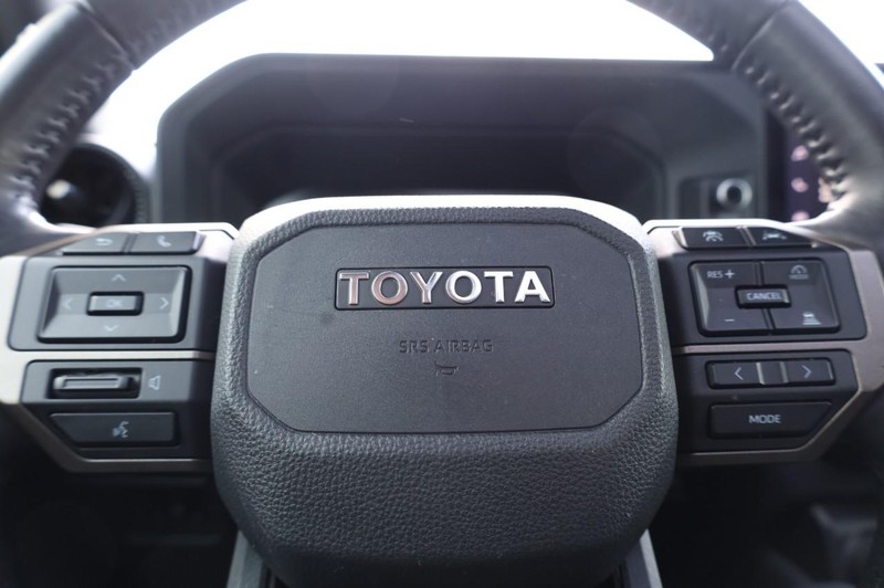 Toyota Land Cruiser Vehicle Image 10