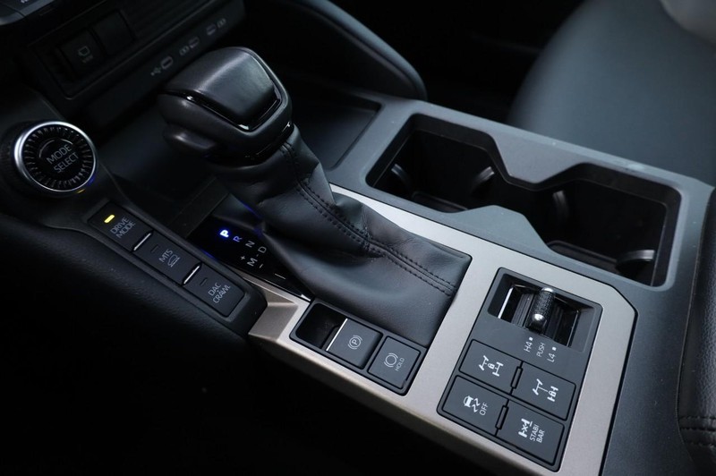 Toyota Land Cruiser Vehicle Image 16