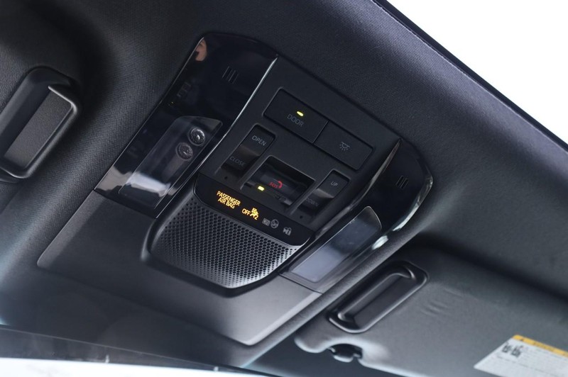 Toyota Land Cruiser Vehicle Image 17