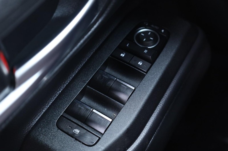 Toyota Land Cruiser Vehicle Image 18