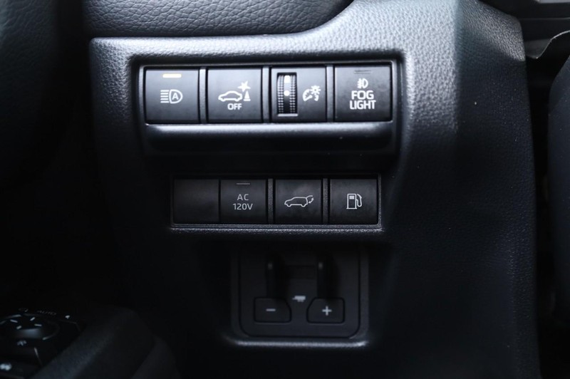 Toyota Land Cruiser Vehicle Image 19