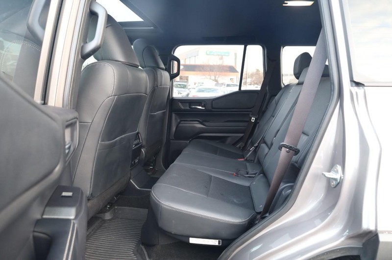 Toyota Land Cruiser Vehicle Image 21