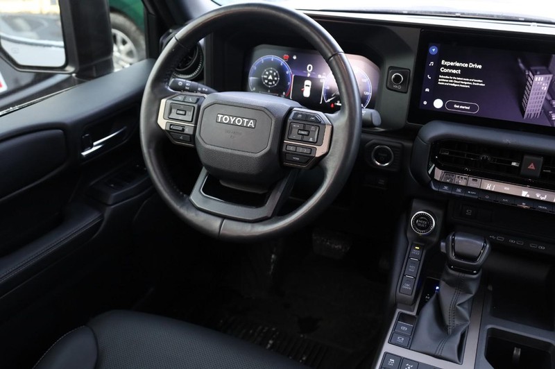 Toyota Land Cruiser Vehicle Image 23