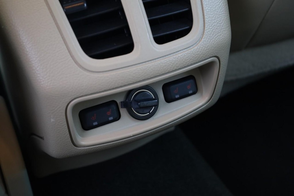 Ford Taurus Vehicle Full-screen Gallery Image 23