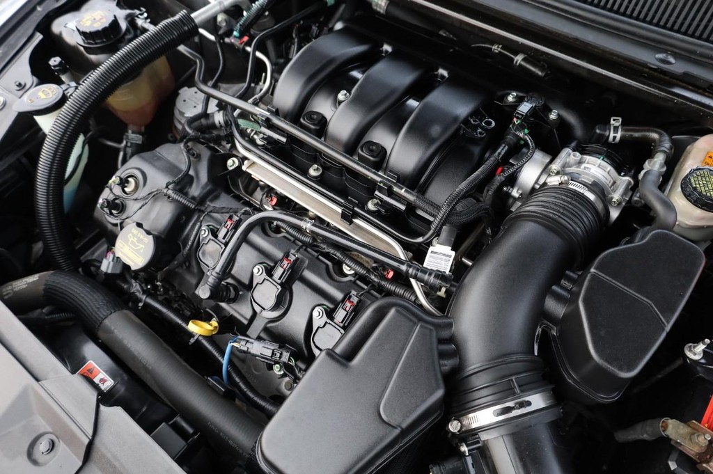 Ford Taurus Vehicle Full-screen Gallery Image 27