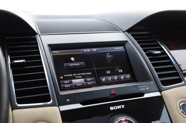 Ford Taurus Vehicle Image 12