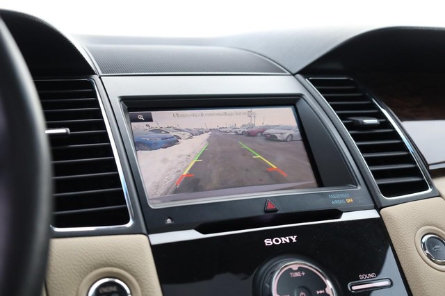 Ford Taurus Vehicle Image 13