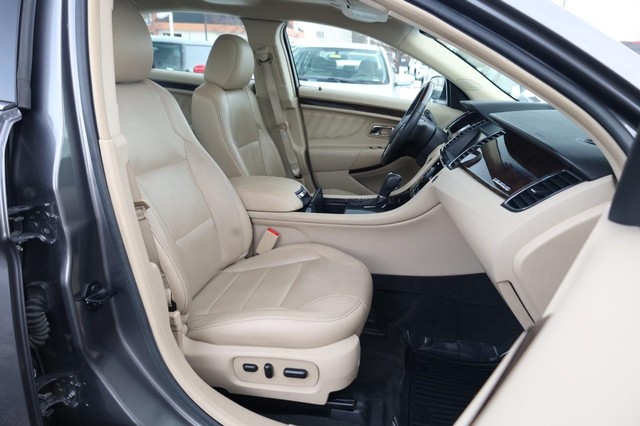 Ford Taurus Vehicle Image 26