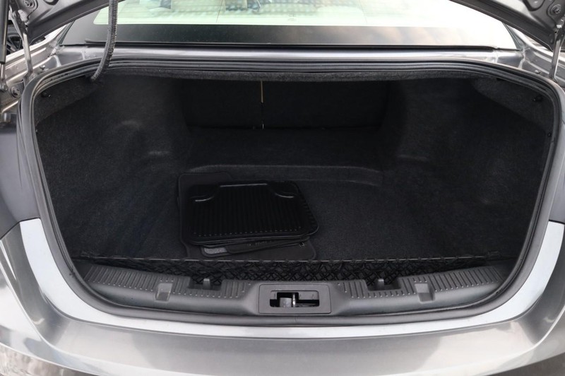 Ford Taurus Vehicle Full-screen Gallery Image 07