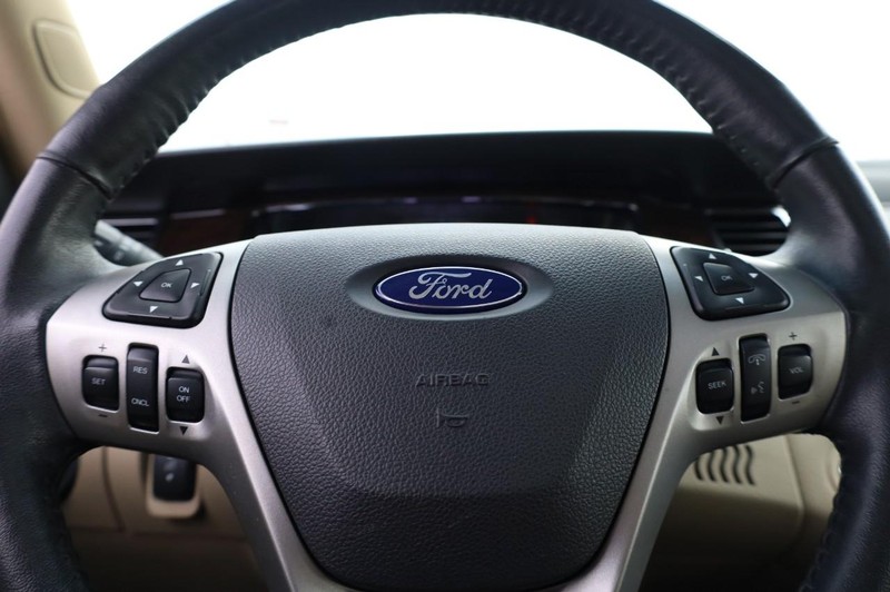 Ford Taurus Vehicle Full-screen Gallery Image 10
