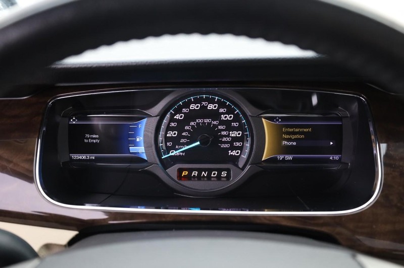 Ford Taurus Vehicle Full-screen Gallery Image 11