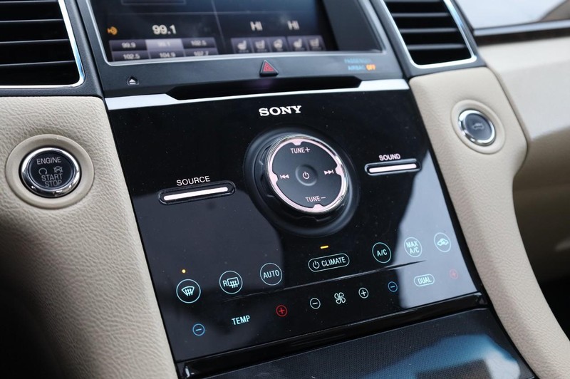 Ford Taurus Vehicle Full-screen Gallery Image 14