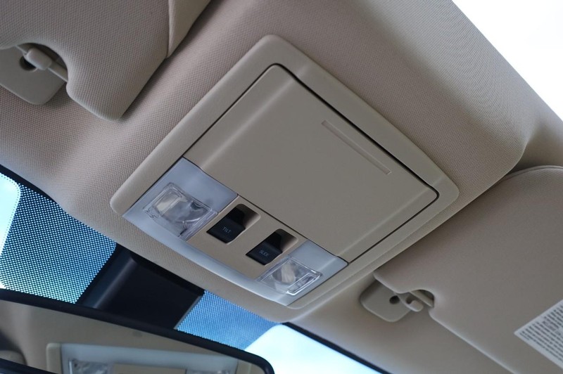 Ford Taurus Vehicle Full-screen Gallery Image 16