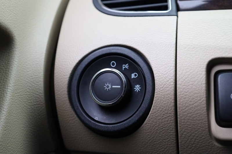 Ford Taurus Vehicle Full-screen Gallery Image 18