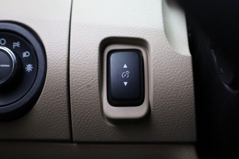 Ford Taurus Vehicle Full-screen Gallery Image 19