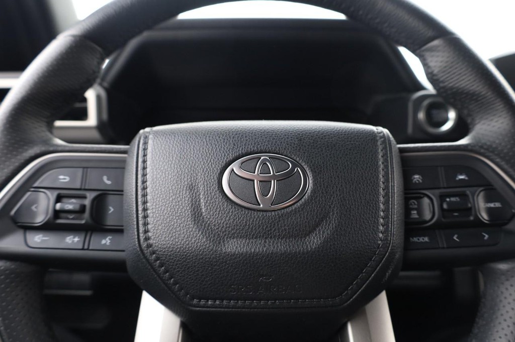 Toyota 4Runner Vehicle Full-screen Gallery Image 9