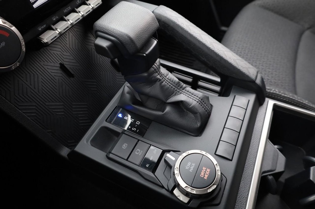 Toyota 4Runner Vehicle Full-screen Gallery Image 15