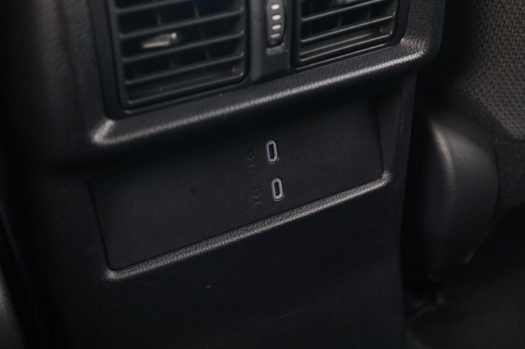 Toyota 4Runner Vehicle Full-screen Gallery Image 21