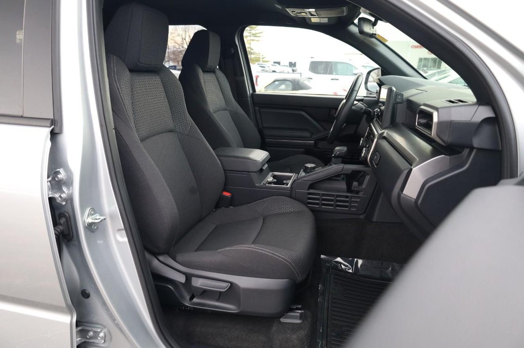 Toyota 4Runner Vehicle Full-screen Gallery Image 24