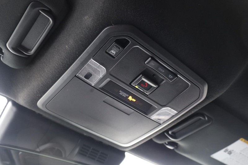 Toyota 4Runner Vehicle Image 16